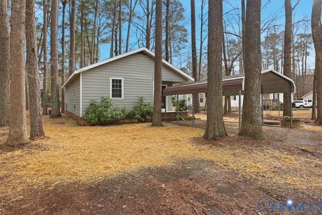 101 Pineview Dr, Hartfield, VA 23071