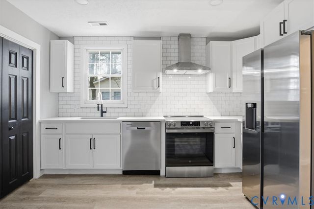 101 Pineview Dr, Hartfield, VA 23071