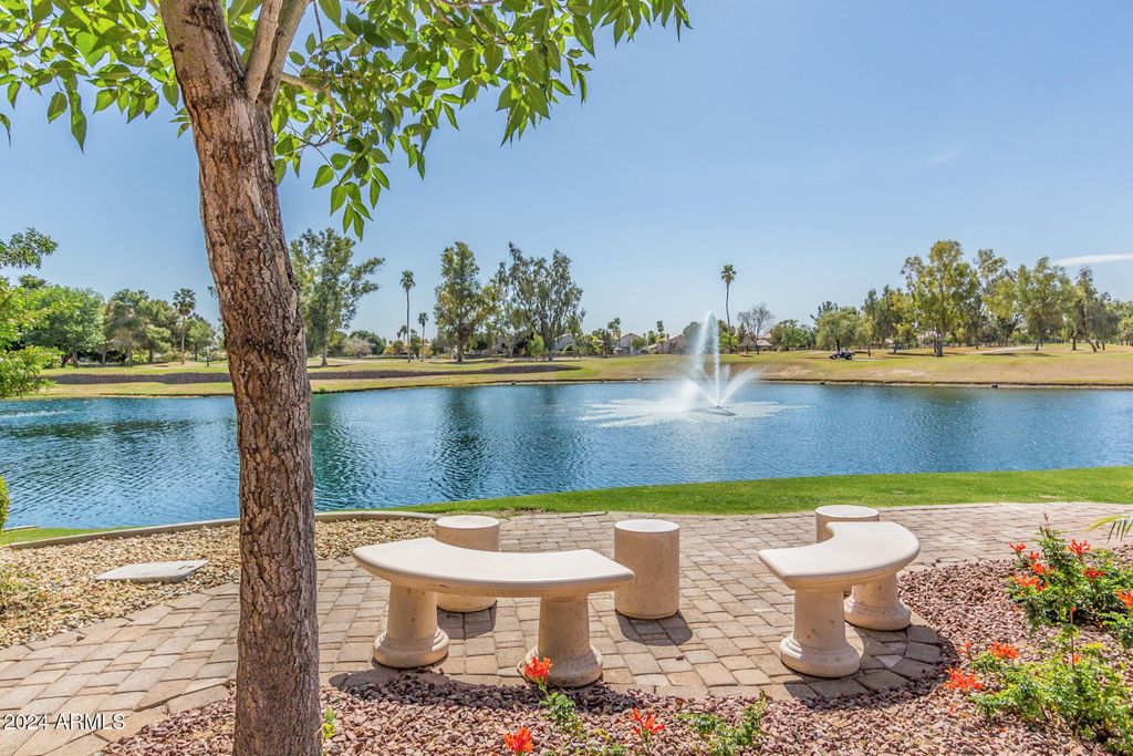 7401 W ARROWHEAD CLUBHOUSE Drive 2046, Glendale, AZ 85308 — photo 5