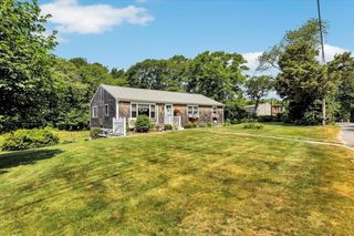 19 Jones Ln, Sandwich, MA 02537
