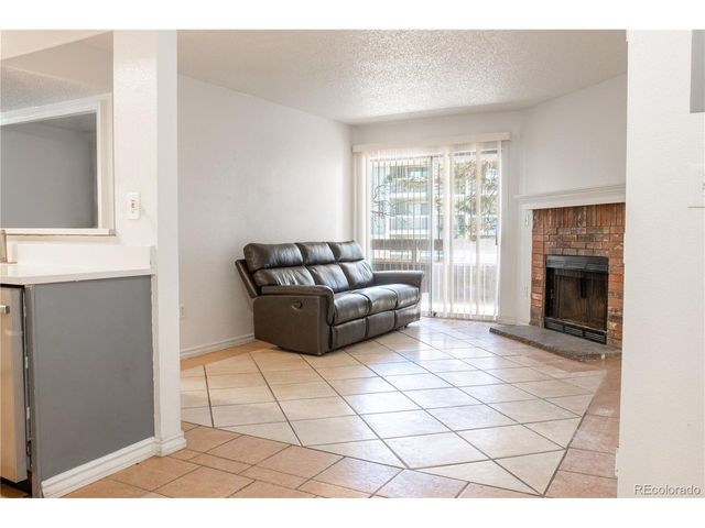 1075 S Elkhart Way 102, Aurora, CO 80012