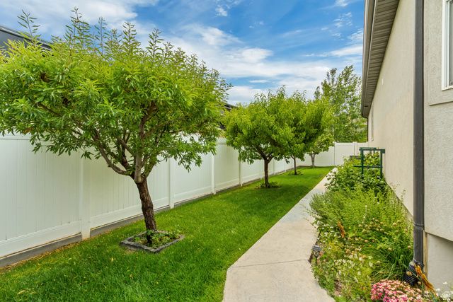 6372 N DAVIS KNOLLS DR, Eagle Mountain, UT 84005