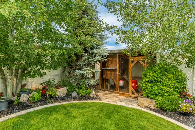 6372 N DAVIS KNOLLS DR, Eagle Mountain, UT 84005