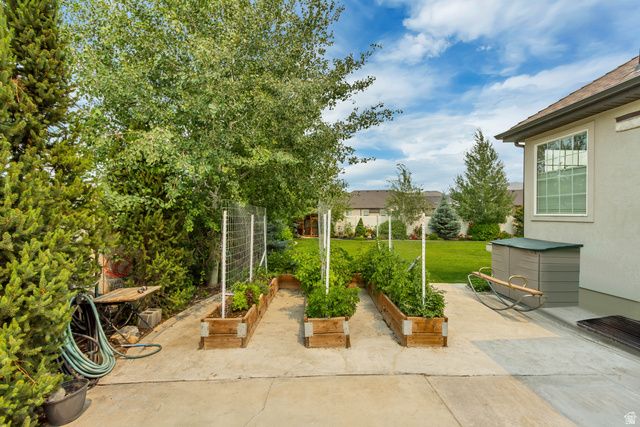 6372 N DAVIS KNOLLS DR, Eagle Mountain, UT 84005