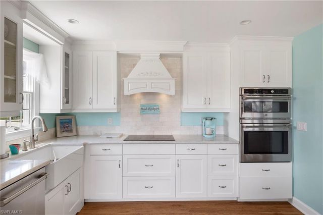 1425 Causey CT, Sanibel, FL 33957