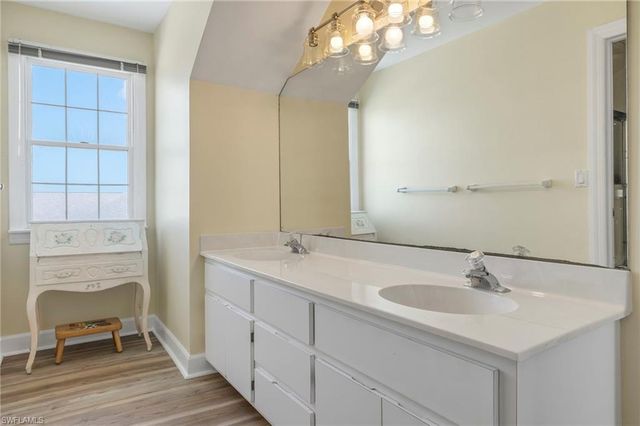 1425 Causey CT, Sanibel, FL 33957