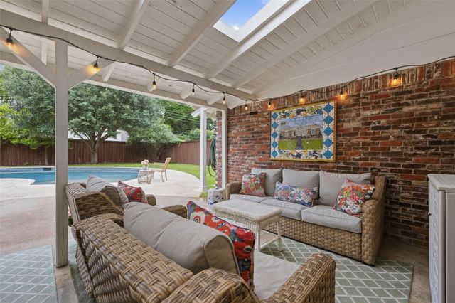 4116 Harlanwood Drive, Fort Worth, TX 76109