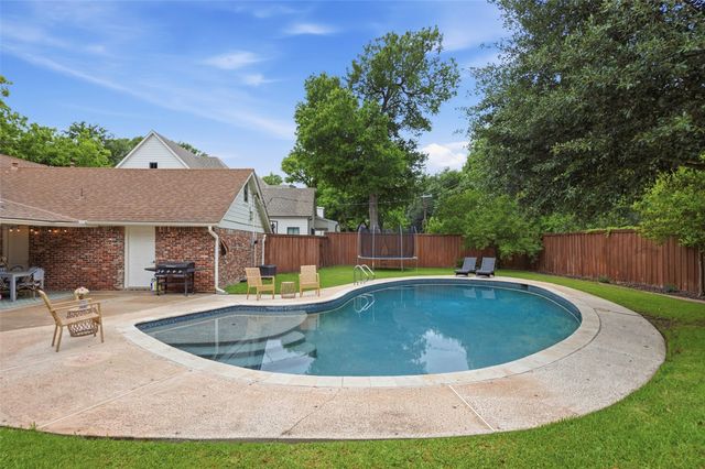 4116 Harlanwood Drive, Fort Worth, TX 76109