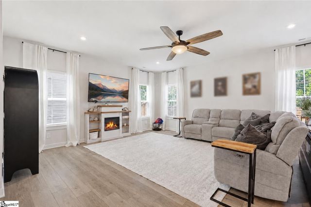 2094 Bluet Drive, Woodruff, SC 29388