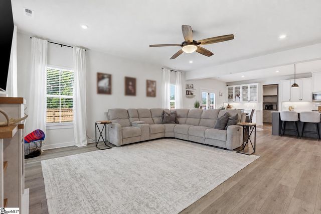 2094 Bluet Drive, Woodruff, SC 29388