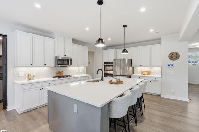 2094 Bluet Drive, Woodruff, SC 29388