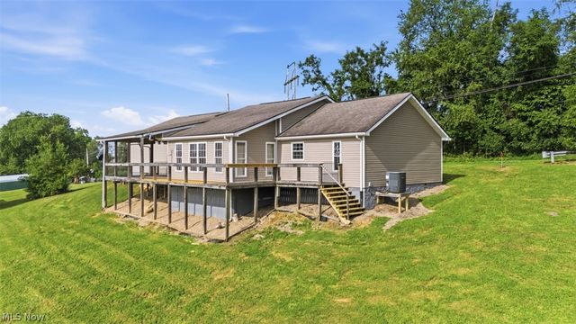 1484 Lake Washington Road, Washington, WV 26181