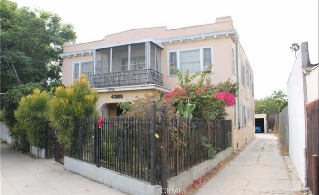 4305 San Pedro, Los Angeles, CA 90011