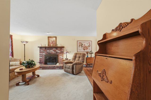 568 Lantern Ln, New Bedford, MA 02740