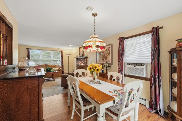 568 Lantern Ln, New Bedford, MA 02740