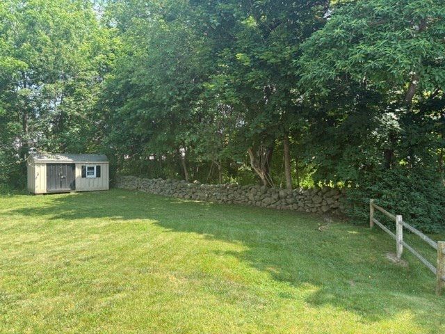 568 Lantern Ln, New Bedford, MA 02740