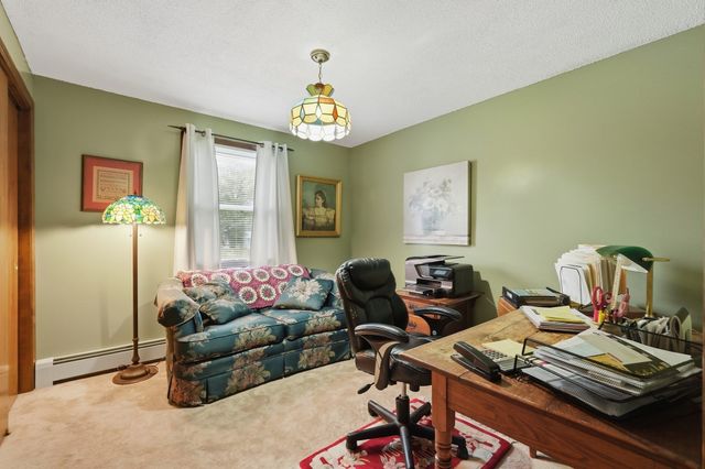 568 Lantern Ln, New Bedford, MA 02740