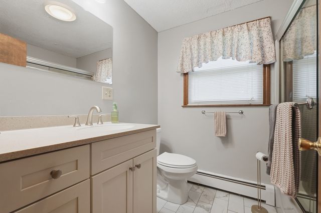 568 Lantern Ln, New Bedford, MA 02740