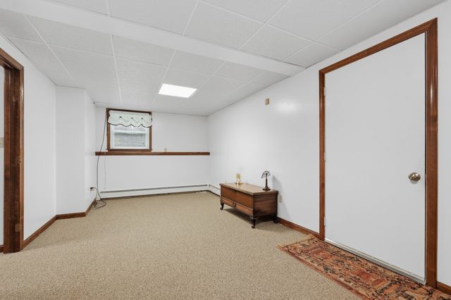 568 Lantern Ln, New Bedford, MA 02740