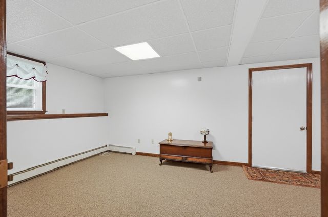 568 Lantern Ln, New Bedford, MA 02740