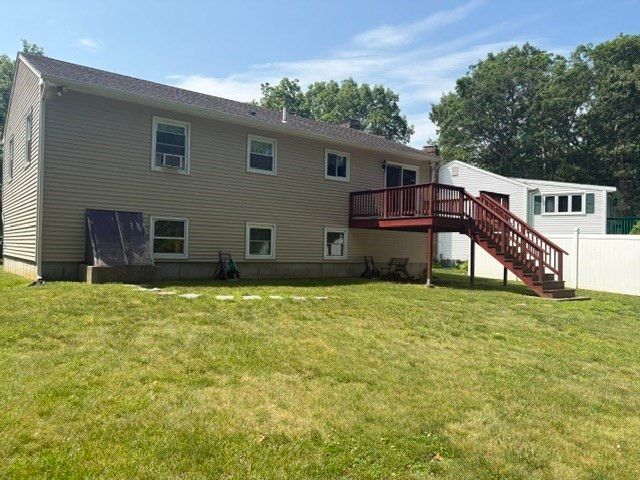 568 Lantern Ln, New Bedford, MA 02740