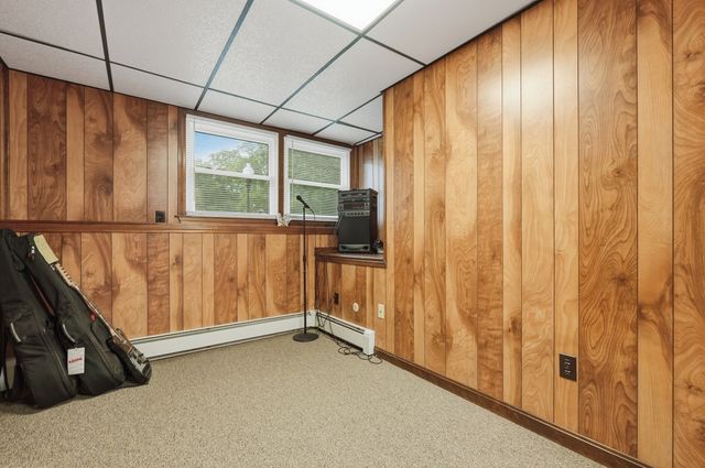 568 Lantern Ln, New Bedford, MA 02740