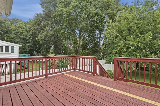 568 Lantern Ln, New Bedford, MA 02740