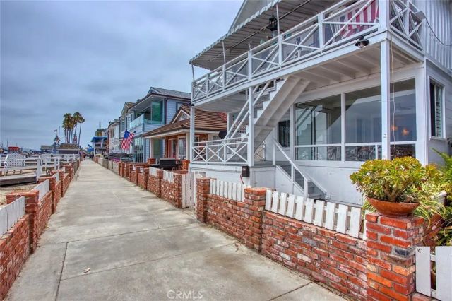 415 E Edgewater Avenue, Newport Beach, CA 92661