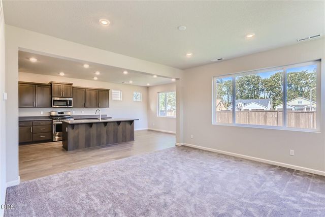 20671 Town Dr, Bend, OR 97701