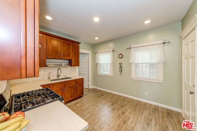 1520 S New Hampshire Avenue, Los Angeles, CA 90006