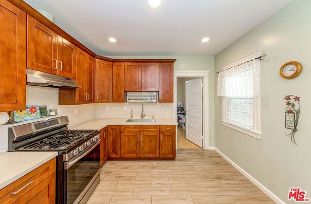 1520 S New Hampshire Avenue, Los Angeles, CA 90006