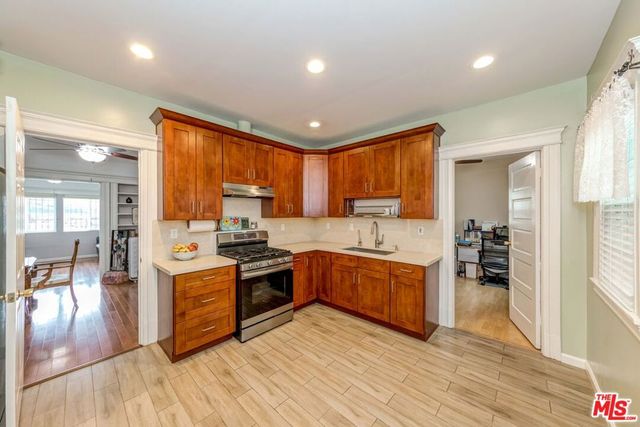 1520 S New Hampshire Avenue, Los Angeles, CA 90006