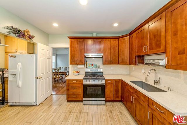 1520 S New Hampshire Avenue, Los Angeles, CA 90006