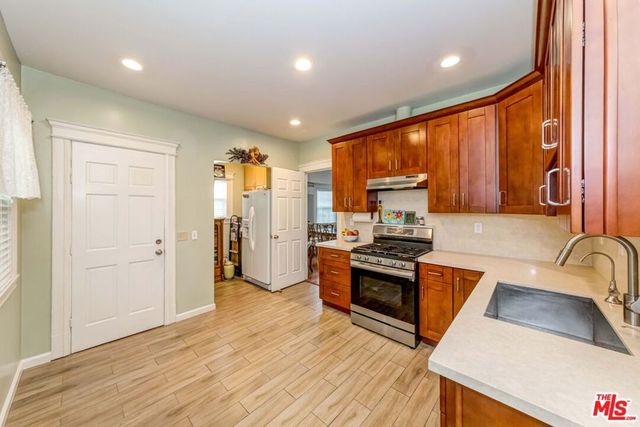 1520 S New Hampshire Avenue, Los Angeles, CA 90006