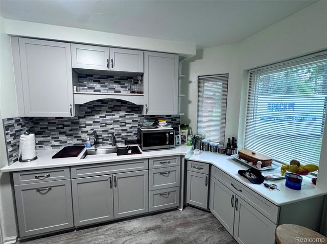 26140 Rangemore Street, Southfield, MI 48033