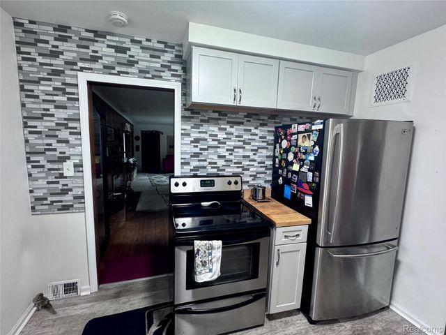 26140 Rangemore Street, Southfield, MI 48033