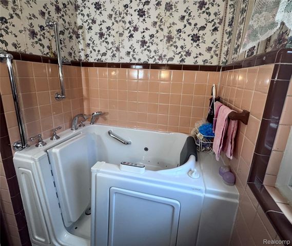 26140 Rangemore Street, Southfield, MI 48033