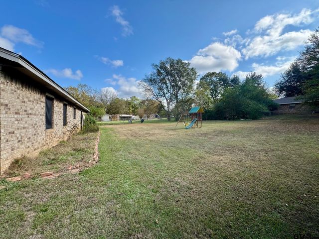 227 Woodland Circle, Crockett, TX 75835