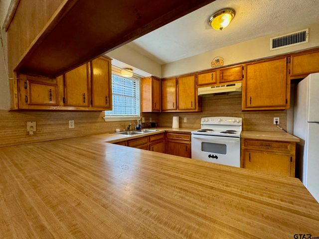 227 Woodland Circle, Crockett, TX 75835