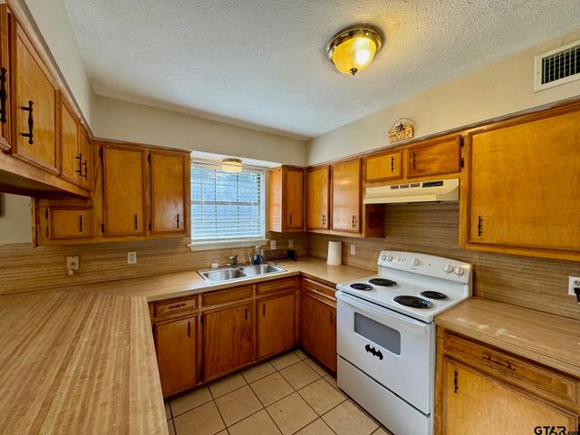 227 Woodland Circle, Crockett, TX 75835