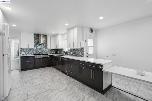 718 Baden Ave, South San Francisco, CA 94080