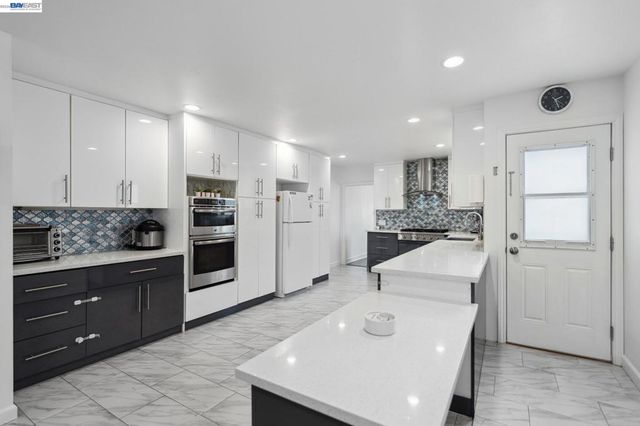 718 Baden Ave, South San Francisco, CA 94080