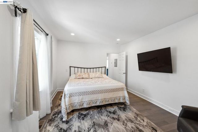 718 Baden Ave, South San Francisco, CA 94080
