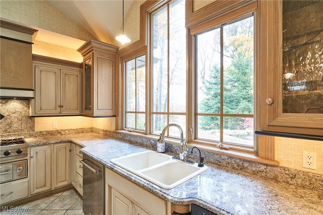 4120 Lochness Circle NW, Canton, OH 44718