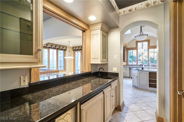 4120 Lochness Circle NW, Canton, OH 44718