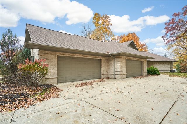 4120 Lochness Circle NW, Canton, OH 44718