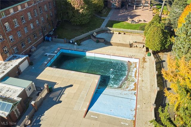 4120 Lochness Circle NW, Canton, OH 44718