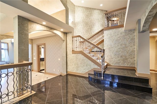 4120 Lochness Circle NW, Canton, OH 44718