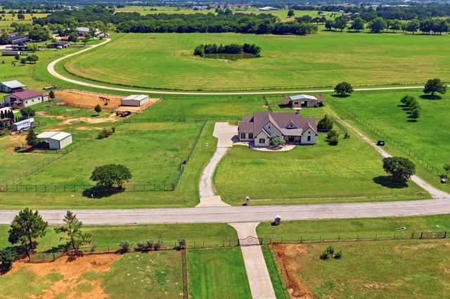 10040 Horseshoe Nail Road, Pilot Point, TX 76258