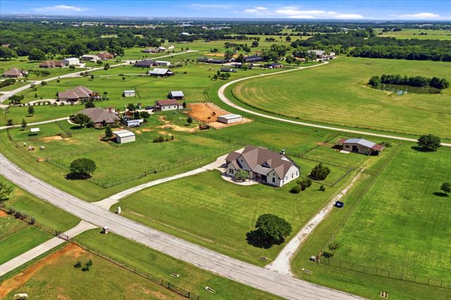 10040 Horseshoe Nail Road, Pilot Point, TX 76258